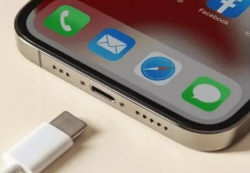 石鼓苹果15维修分享iPhone15改USB-C接口后能和安卓用户互借充电器吗 